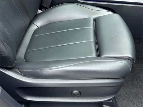 Used 2021 Mercedes-Benz GLB 250 w/ Premium Package image 42