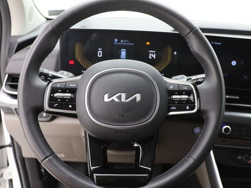 Used 2025 Kia Carnival FWD image 15