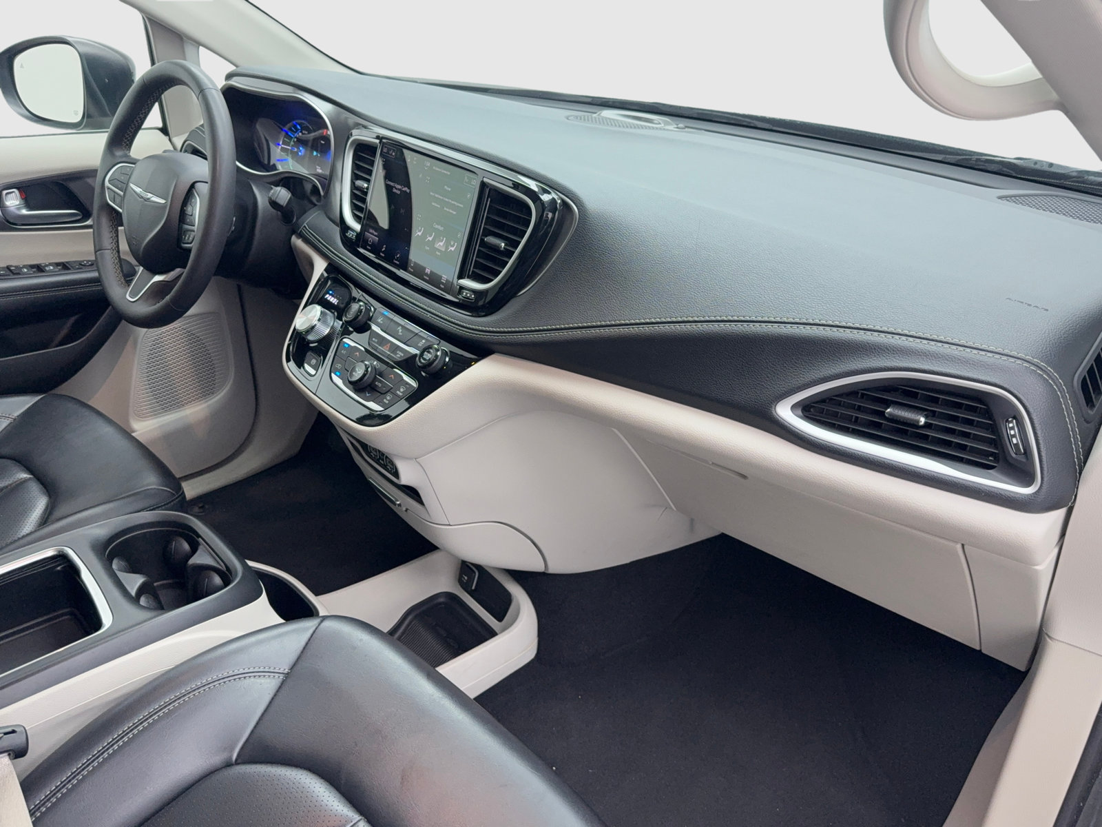 Used 2023 Chrysler Pacifica Touring-L FWD image 40