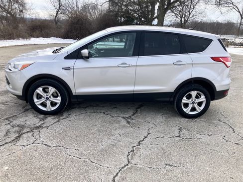 Used 2015 Ford Escape SE image 2