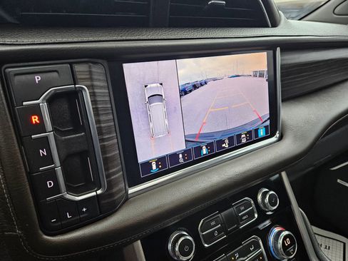 Used 2021 GMC Yukon Denali w/ Denali Premium Package image 18