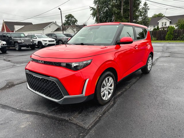 Used 2025 Kia Soul LX FWD image 3