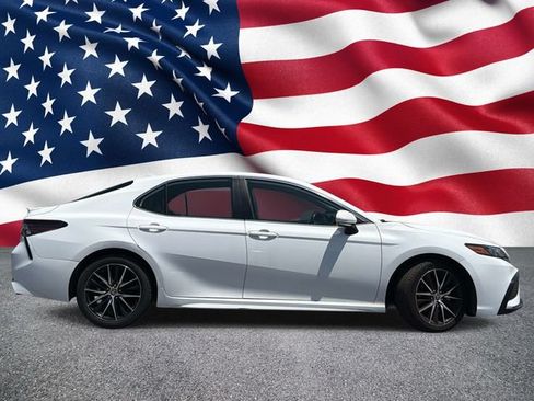Used 2024 Toyota Camry SE w/ Convenience Package FWD image 6