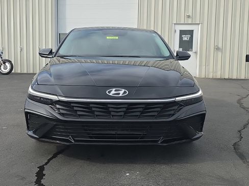 Used 2024 Hyundai Elantra SEL FWD image 2