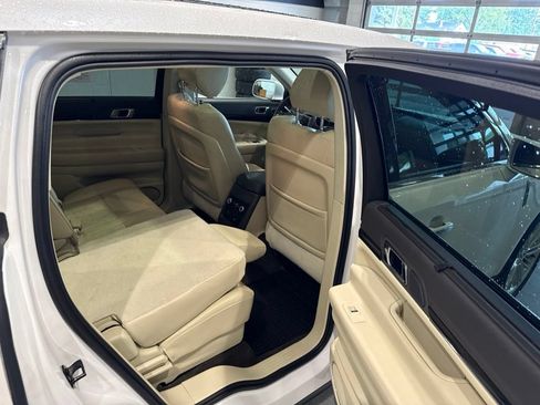 Used 2018 Lincoln MKT AWD w/ Technology Package image 16