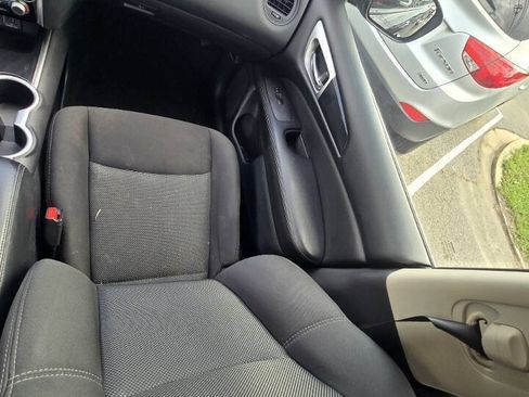 Used 2020 Nissan Pathfinder S AWD/4WD image 25