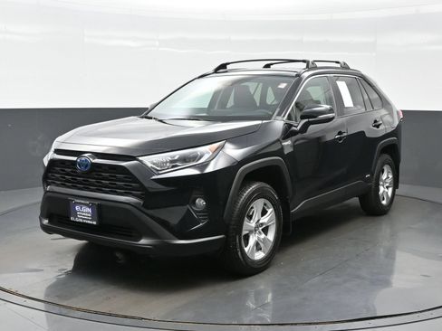 Used 2020 Toyota RAV4 XLE w/ XLE Grade Weather Package AWD/4WD image 2