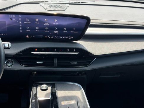 Used 2025 Buick Enclave Preferred FWD image 14
