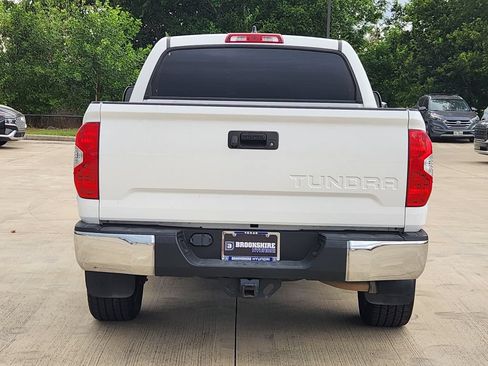Used 2020 Toyota Tundra SR5 w/ SR5 Leather Package RWD image 8