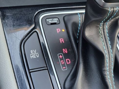 Used 2019 Kia Niro EX image 10