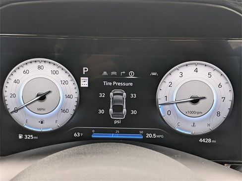 Used 2025 Hyundai Elantra Limited image 21