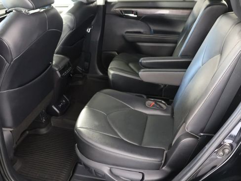 Used 2021 Toyota Highlander Limited AWD/4WD image 21