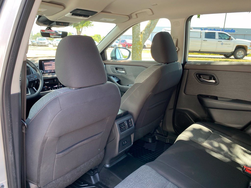 Used 2022 Nissan Rogue SV FWD image 34