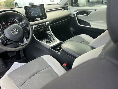 Used 2021 Toyota RAV4 XLE w/ Convenience Package image 30