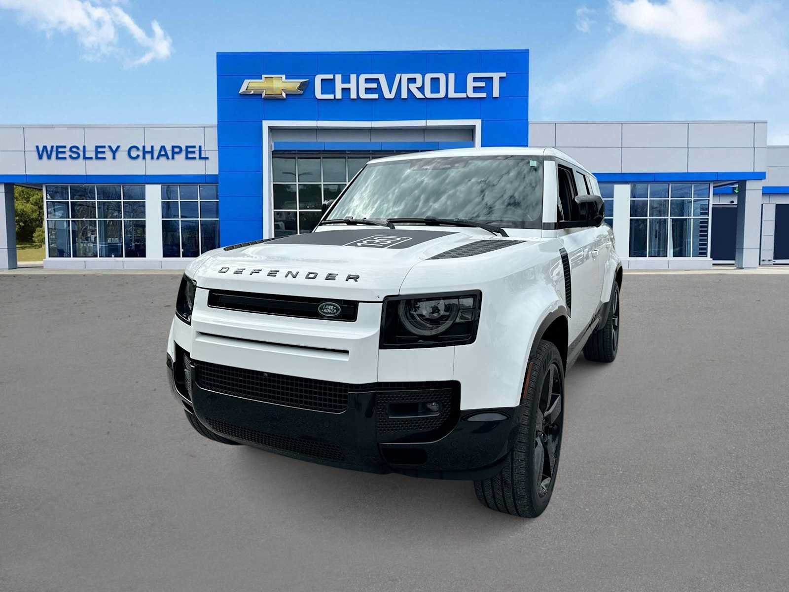 Used 2024 Land Rover Defender 130 X-Dynamic SE AWD/4WD image 1