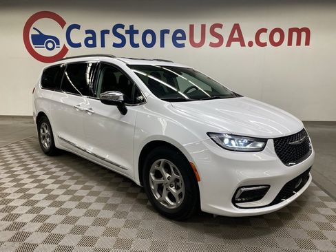 Used 2023 Chrysler Pacifica Limited image 1