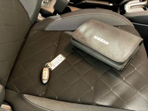 Used 2019 Nissan Kicks SV FWD image 33