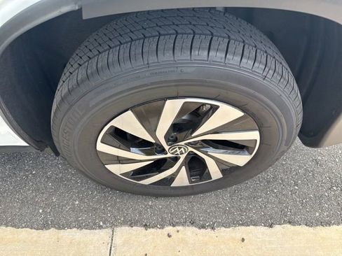 Used 2025 Volkswagen Tiguan S FWD image 6