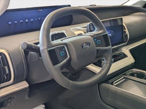 New 2025 Ford Expedition Active image 4