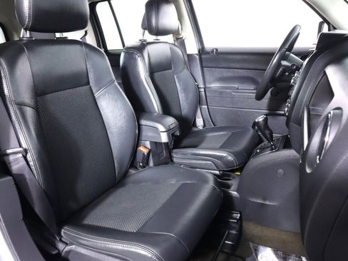 Used 2017 Jeep Patriot Sport image 32