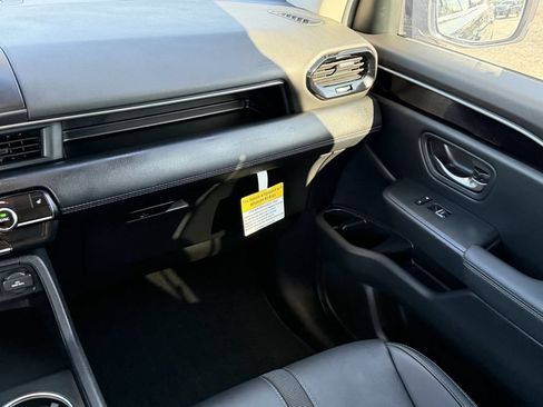 Used 2024 Honda Pilot Touring image 15