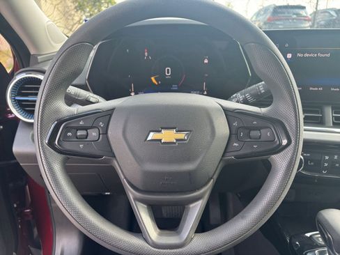 Used 2025 Chevrolet Trax LT image 25