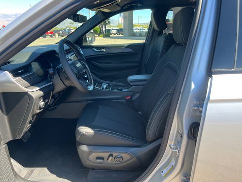 New 2026 Jeep Grand Cherokee Laredo image 14