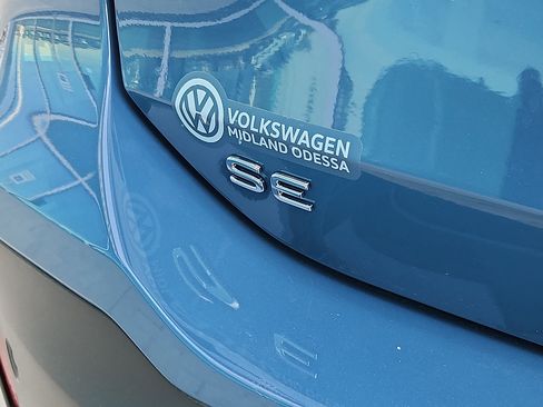 New 2026 Volkswagen Tiguan SE FWD image 10