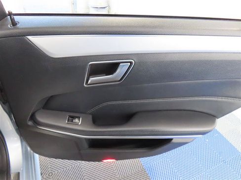Used 2016 Mercedes-Benz E 350 4MATIC Sedan w/ Premium Package image 33