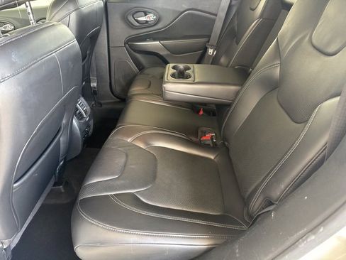 Used 2020 Jeep Cherokee Limited image 28