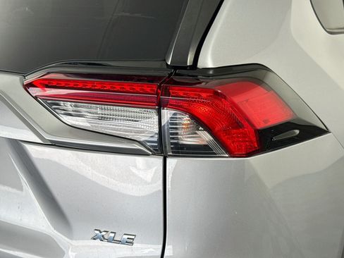 Used 2021 Toyota RAV4 XLE FWD image 34