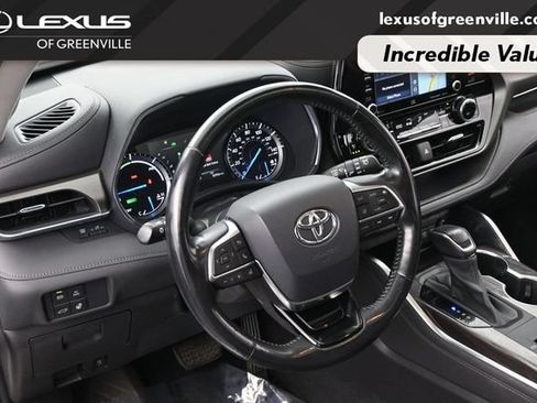 Used 2021 Toyota Highlander Limited FWD image 24