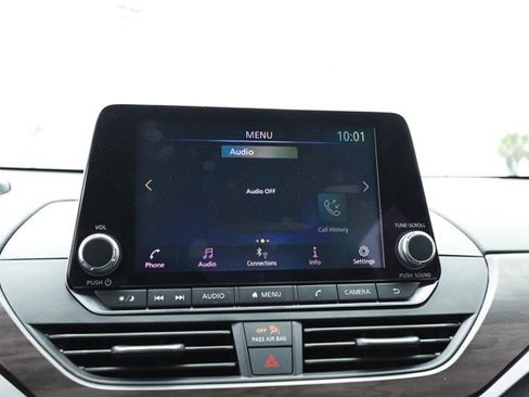 Used 2024 Nissan Altima 2.5 SV FWD image 16