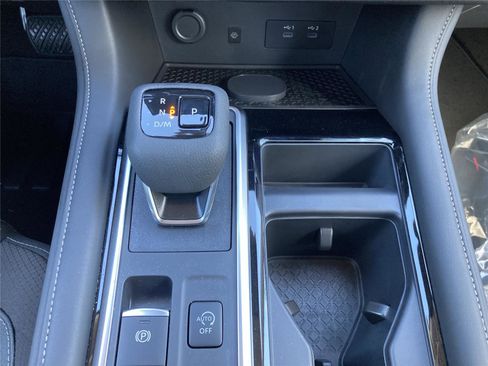 New 2026 Nissan Pathfinder SL w/ SL Premium Package FWD image 16