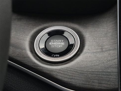 Used 2023 Jeep Grand Cherokee Limited w/ Black Appearance Package image 28