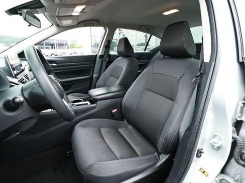 Used 2024 Nissan Altima 2.5 SV FWD image 23