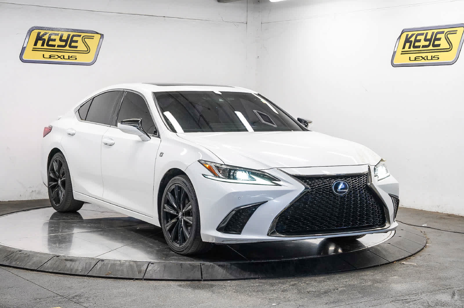 Used 2022 Lexus ES 350 F Sport w/ Accessory Package FWD image 5