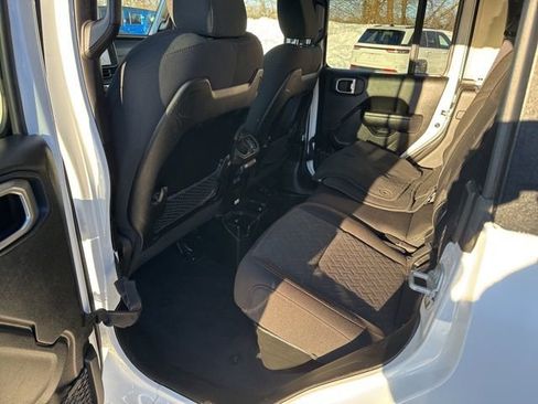Used 2024 Jeep Gladiator Mojave image 17