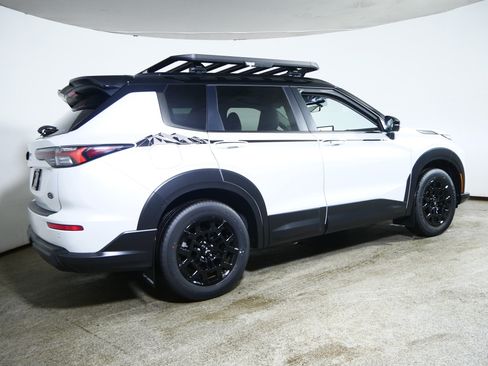 New 2026 Mitsubishi Outlander AWD image 2