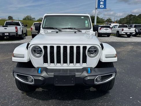 Used 2022 Jeep Wrangler Unlimited Sahara w/ Cold Weather Group AWD/4WD image 2