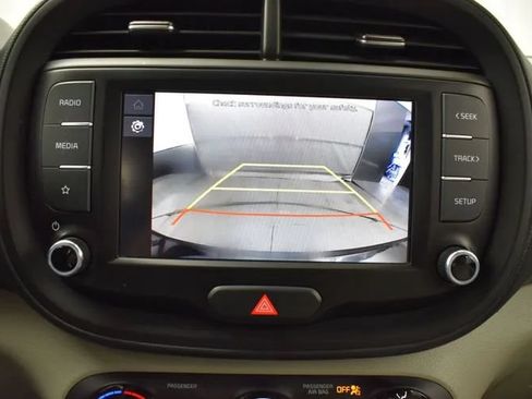 Used 2023 Kia Soul LX w/ LX Technology Package FWD image 34