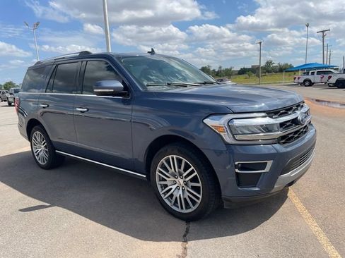 Used 2022 Ford Expedition Limited AWD/4WD image 2