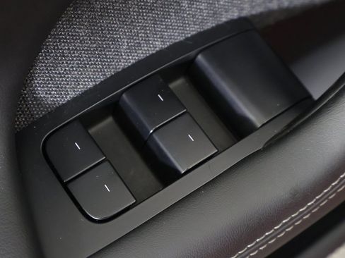 Used 2021 Tesla Model S Plaid image 34