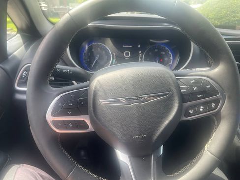 Used 2025 Chrysler Pacifica Select FWD image 12