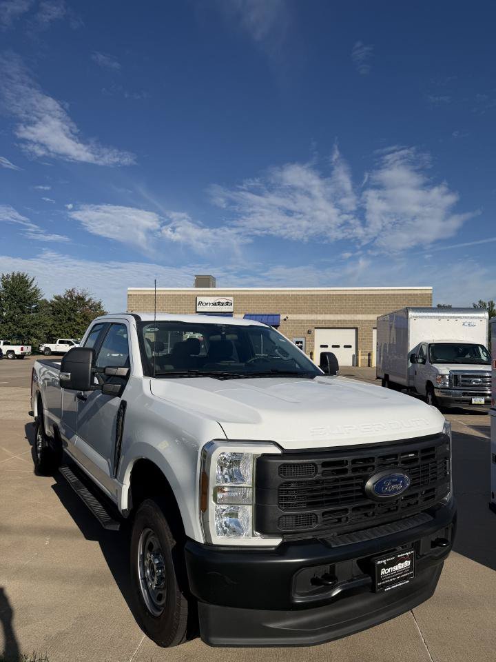 Used 2025 Ford F250 XL w/ F-250 >10K GVWR Package AWD/4WD image 2