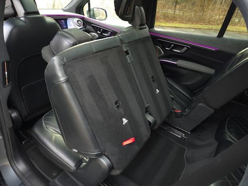 Used 2023 Mercedes-Benz EQS 580 4MATIC SUV image 17