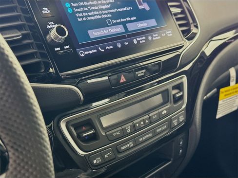 New 2025 Honda Ridgeline Black Edition image 9