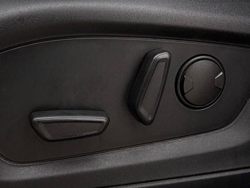 Used 2021 Ford Explorer XLT w/ Equipment Group 202A RWD image 6