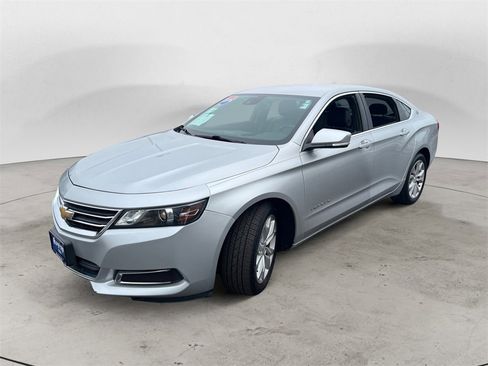 Used 2016 Chevrolet Impala LT w/ Convenience Package image 6