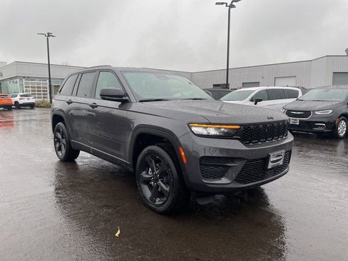 New 2025 Jeep Grand Cherokee Altitude image 8